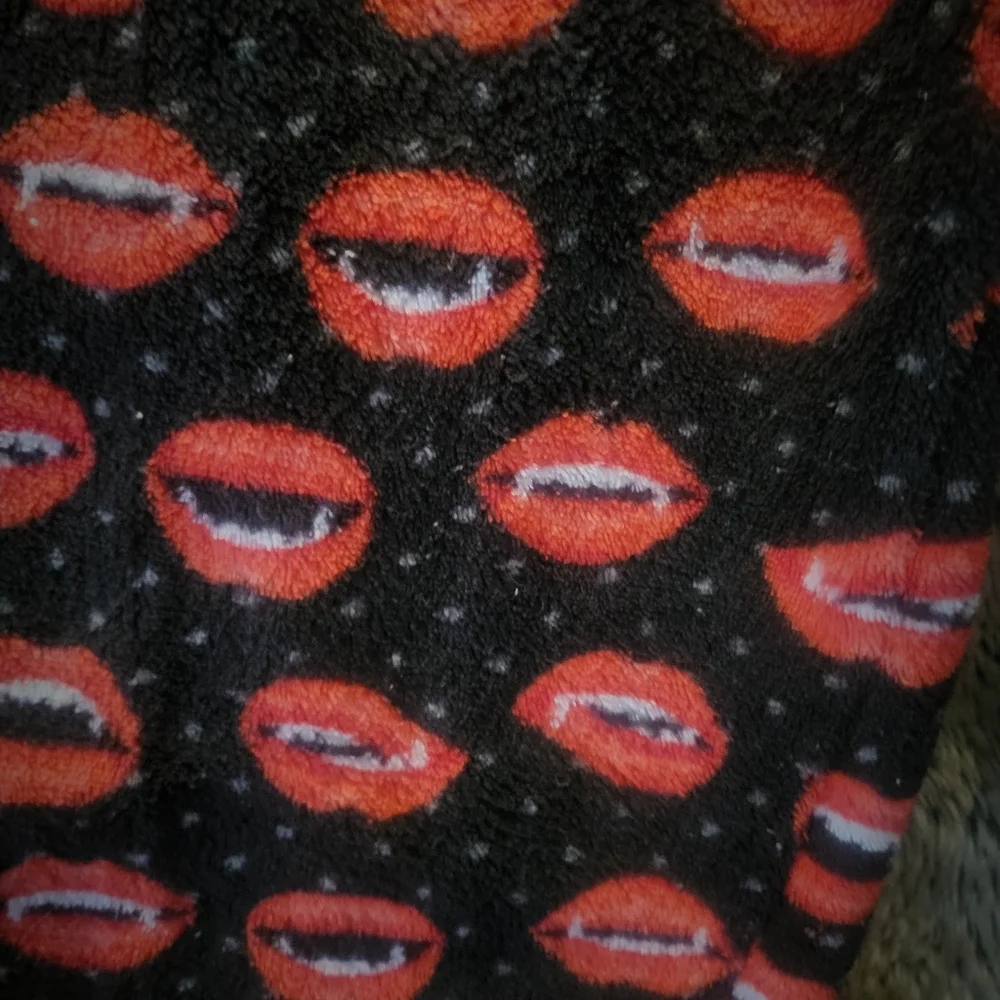 Universal Monsters Tshirt & Vampire Leggings - Picture 4 of 4